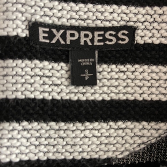 Express Crop Stripped Top - Picture 5 of 6